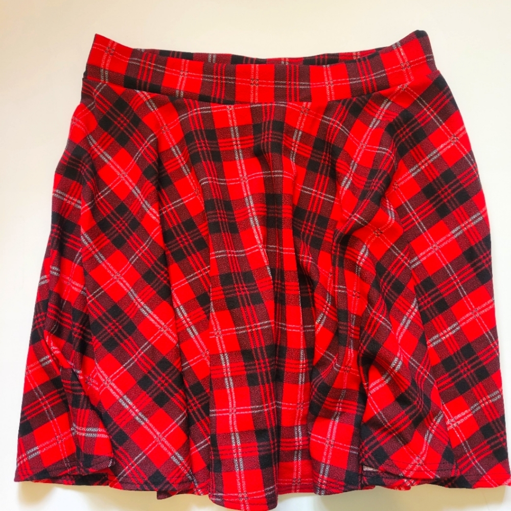 NWOT Plaid skirt